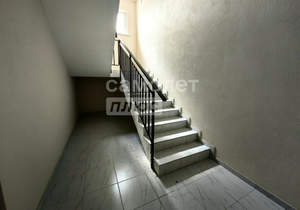 2-к квартира, вторичка, 77м2, 1/9 этаж