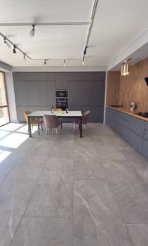 3-к квартира, вторичка, 140м2, 1/4 этаж