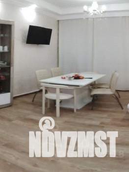 2-к квартира, вторичка, 74м2, 1/6 этаж