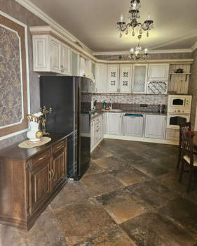 3-к квартира, вторичка, 100м2, 1/8 этаж