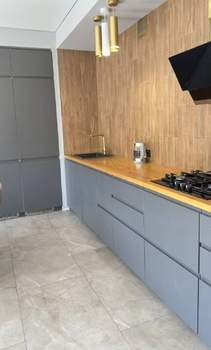 3-к квартира, вторичка, 140м2, 1/4 этаж