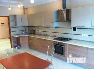 3-к квартира, вторичка, 135м2, 2/8 этаж