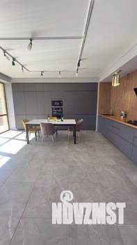 3-к квартира, вторичка, 140м2, 1/4 этаж