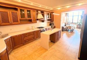 4-к квартира, вторичка, 145м2, 3/5 этаж