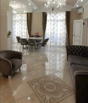 2-к квартира, вторичка, 72м2, 1/5 этаж