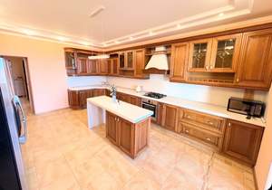 4-к квартира, вторичка, 145м2, 3/5 этаж