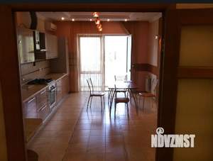 3-к квартира, вторичка, 135м2, 2/8 этаж