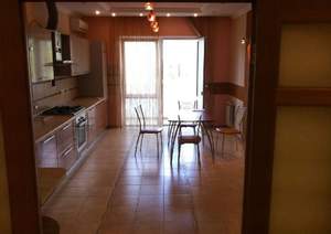 3-к квартира, вторичка, 135м2, 2/8 этаж