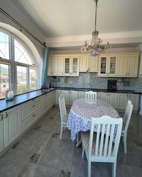 4-к квартира, вторичка, 136м2, 3/4 этаж