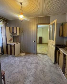 2-к квартира, вторичка, 42м2, 1/1 этаж