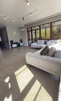 3-к квартира, вторичка, 140м2, 1/4 этаж