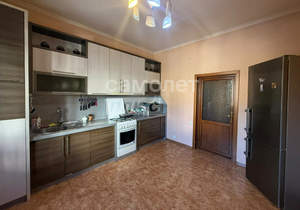 2-к квартира, вторичка, 71м2, 1/4 этаж