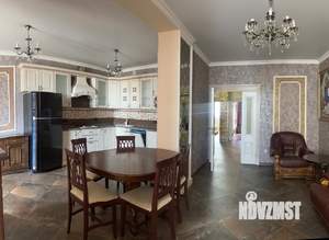 2-к квартира, вторичка, 100м2, 1/8 этаж