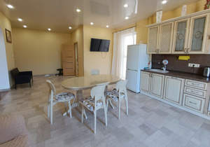 2-к квартира, вторичка, 80м2, 2/4 этаж