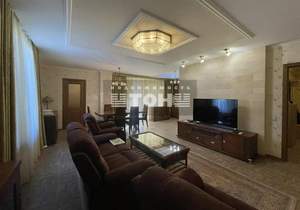 4-к квартира, вторичка, 210м2, 2/6 этаж