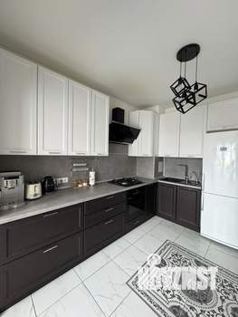 2-к квартира, вторичка, 65м2, 1/8 этаж